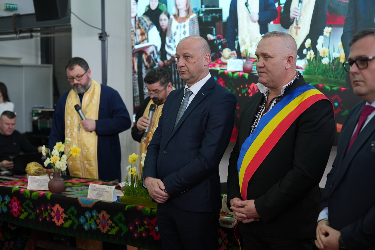 Click pe fotografie pentru a vizualiza galeria foto!